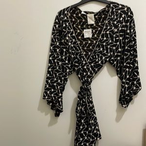 Max Studio black cream printed wrap top (sz m)